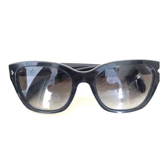 Meet your Posher, Tasmia - Picture 1 of 4